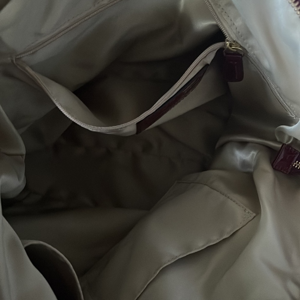 COACH: Large burgundy patent top handle bag with crossbody strap - Picture 9 of 12